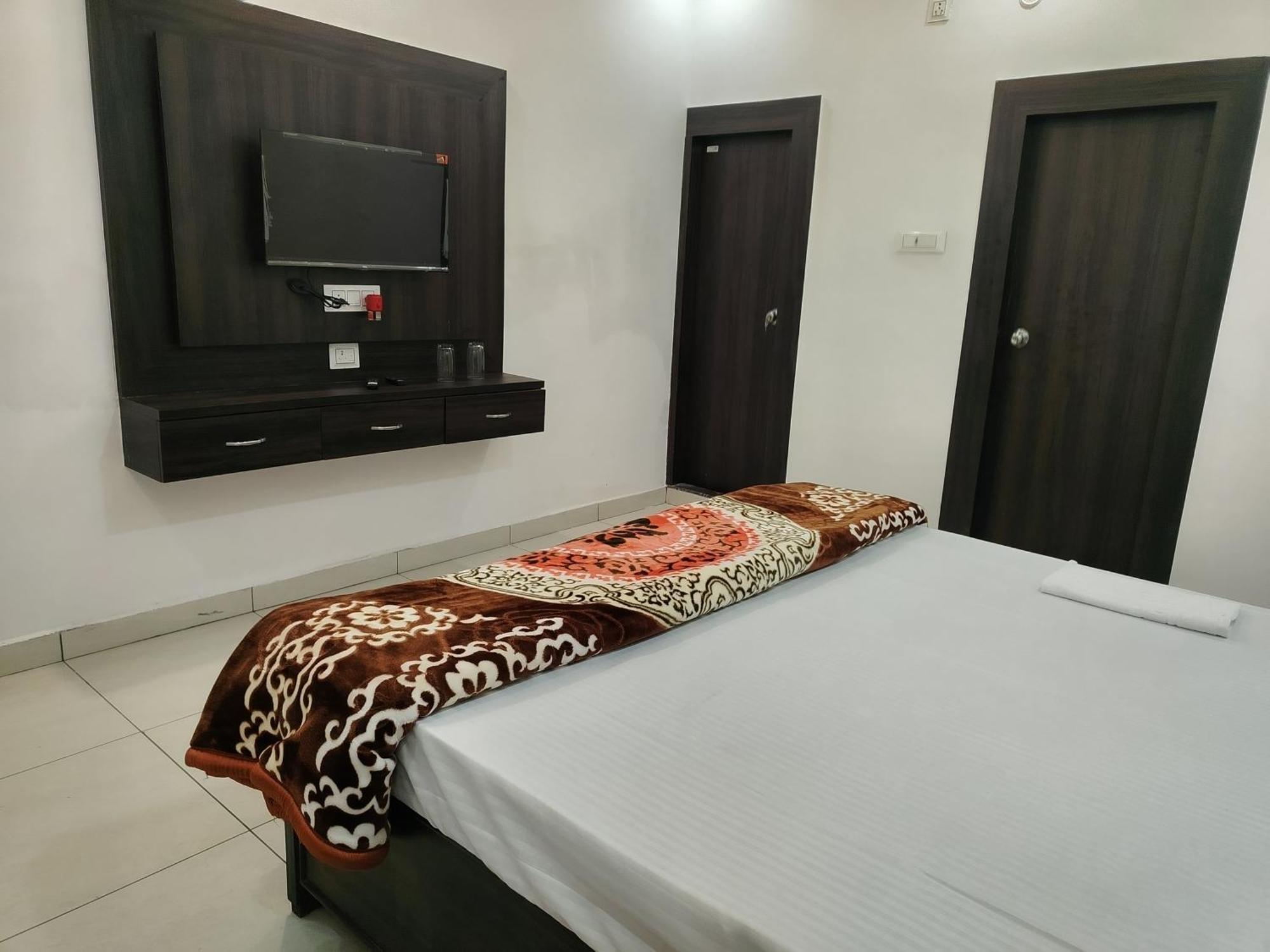 Hotel Dev International Khalilabad Экстерьер фото
